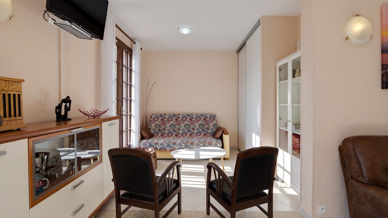 Photo of Livingroom in Drap