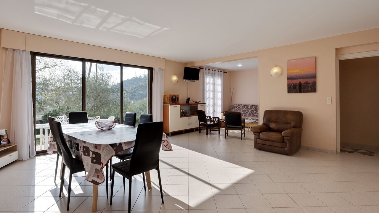 Photo of Livingroom in Drap