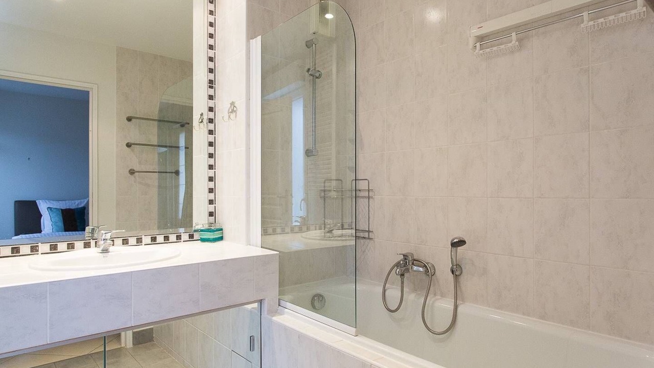 Photo of Bathroom in California - Pezou