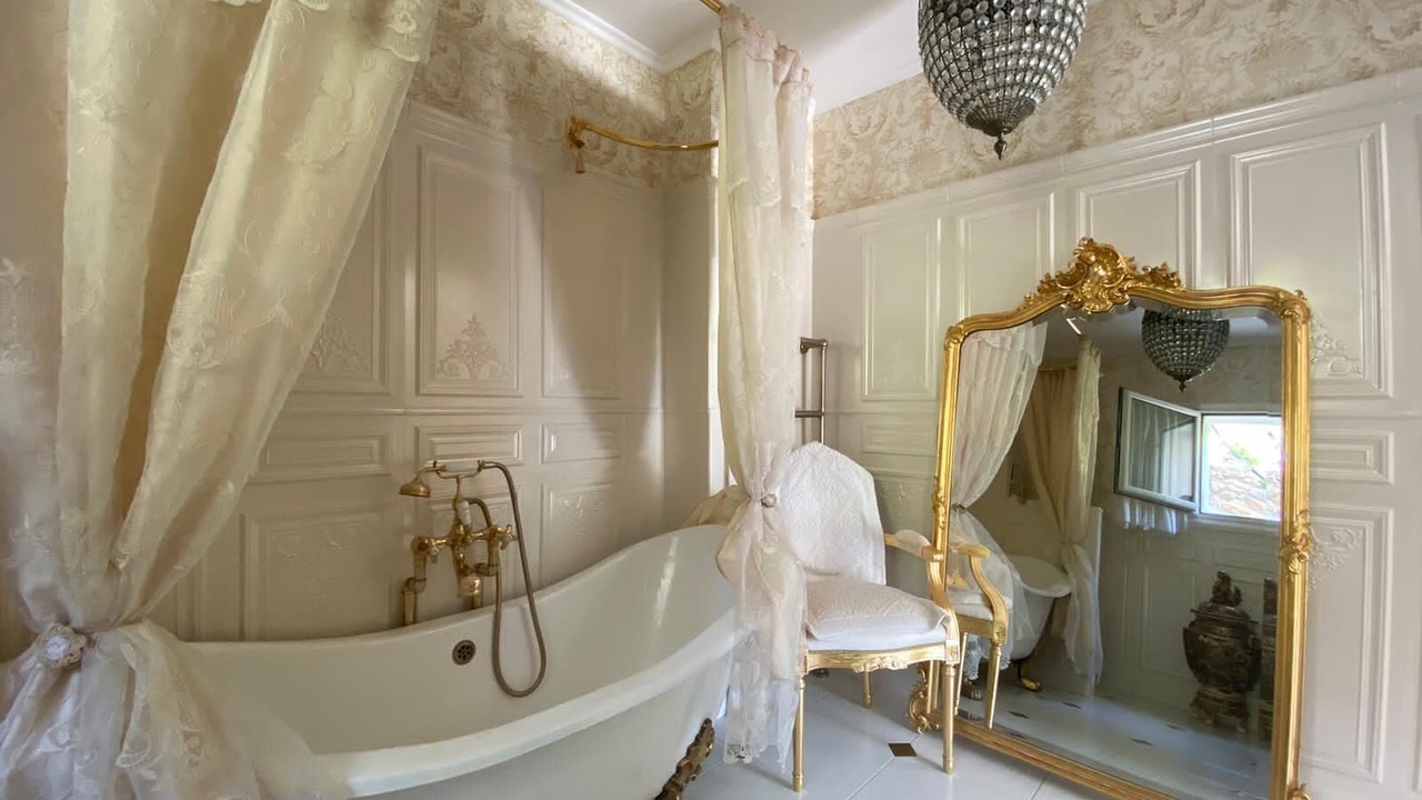 Photo of Bathroom in Beausoleil