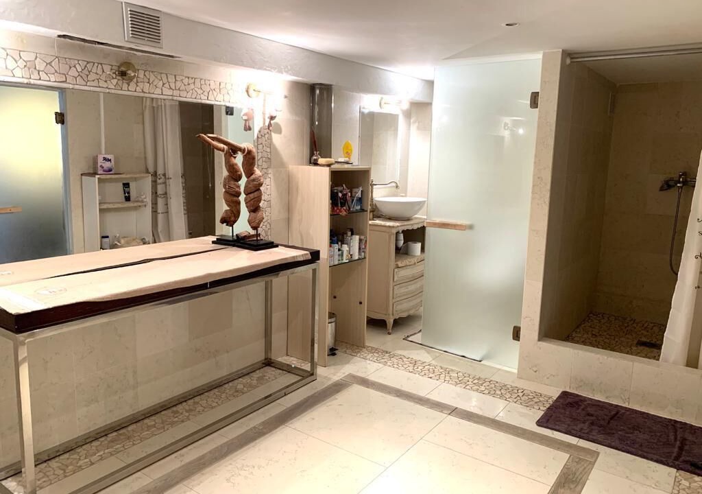 Photo of Bathroom in Beausoleil
