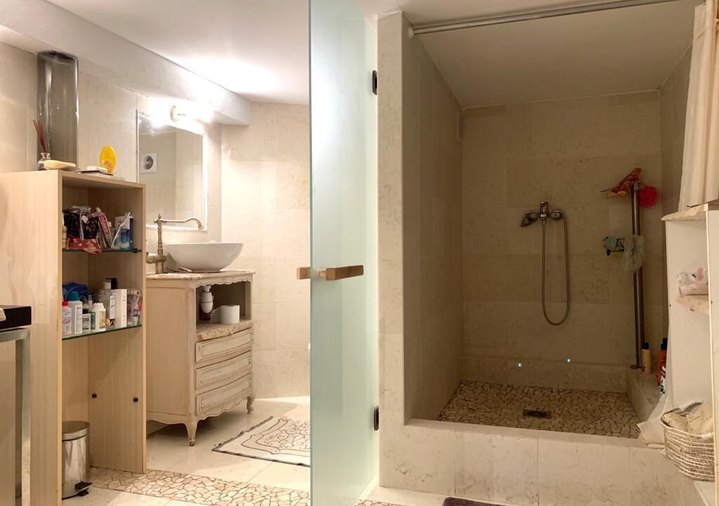 Photo of Bathroom in Beausoleil