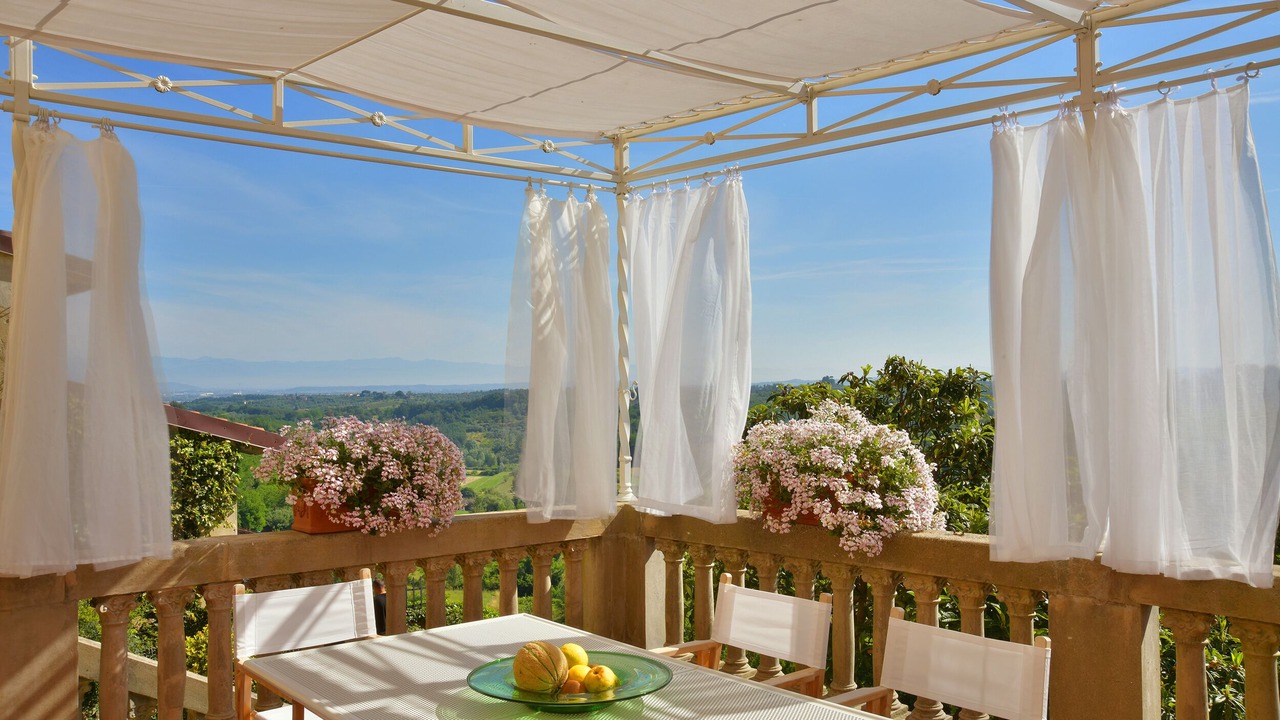 Photo of Outdoor in Lari