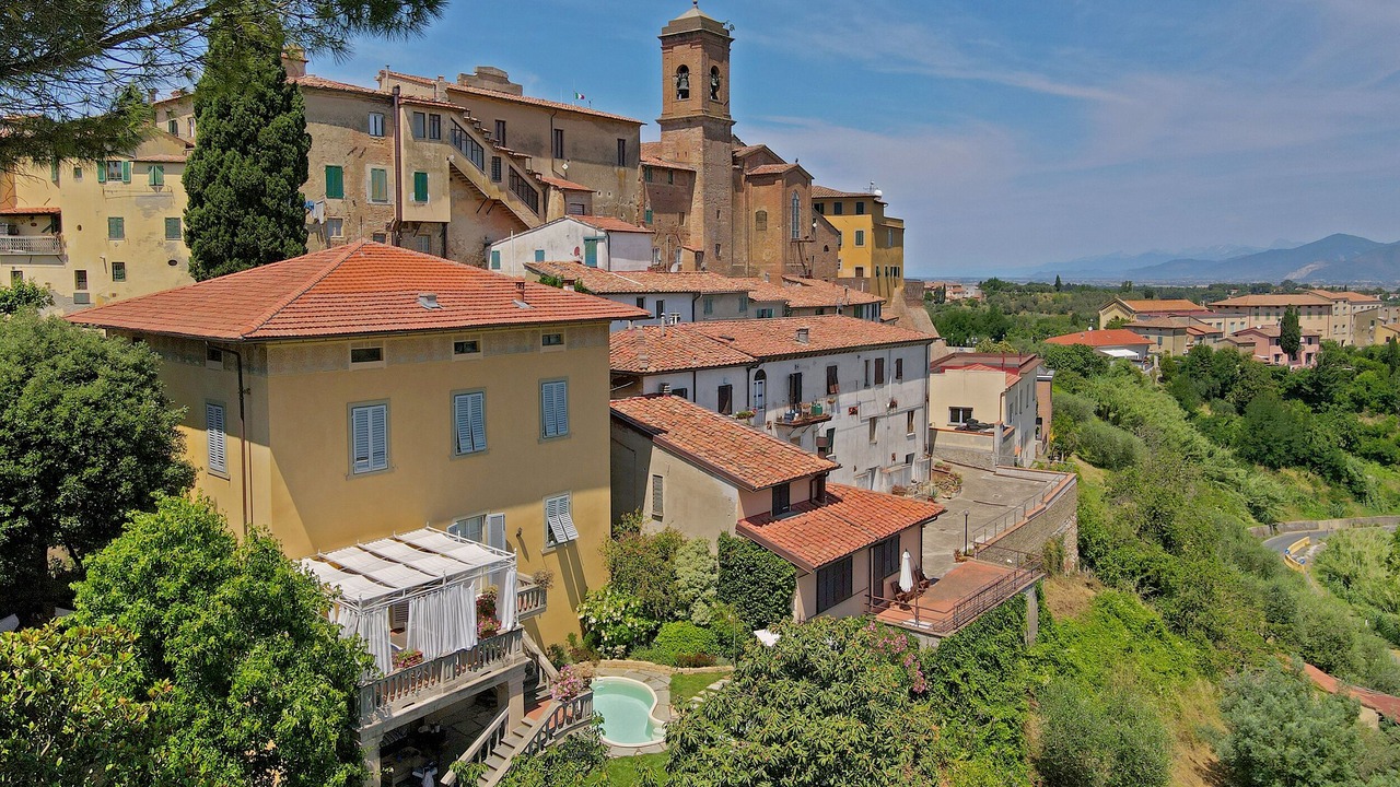 Photo of Outdoor in Lari