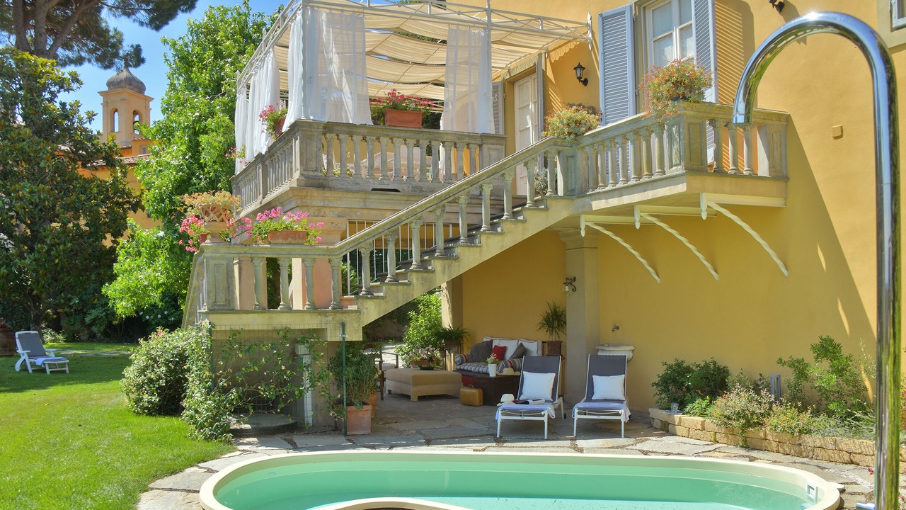 Photo of Outdoor in Lari