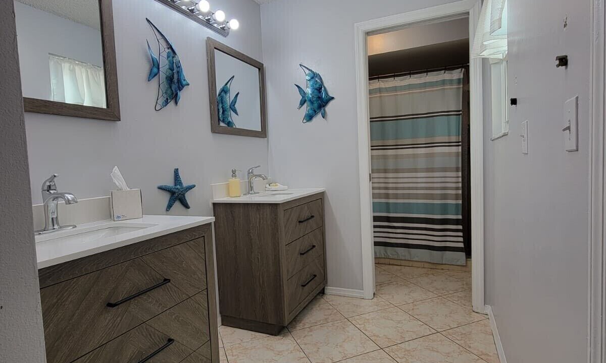 Photo of Bathroom in Buena Ventura Lakes
