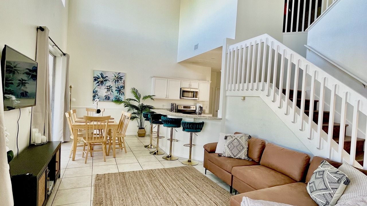 Photo of Livingroom in Crescent Lakes