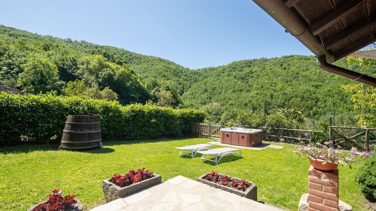 Photo of Patio Balcony in Fivizzano