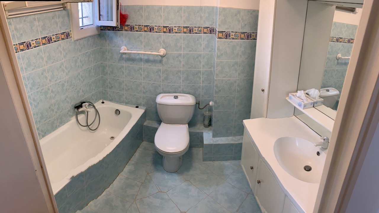Photo of Bathroom in Gairaut