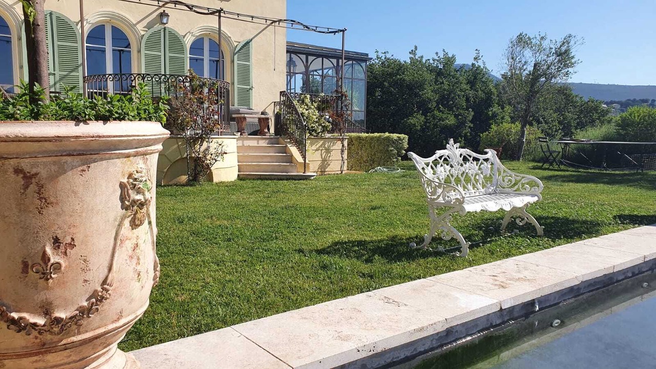 Photo of Patio Balcony in Saint-Roman