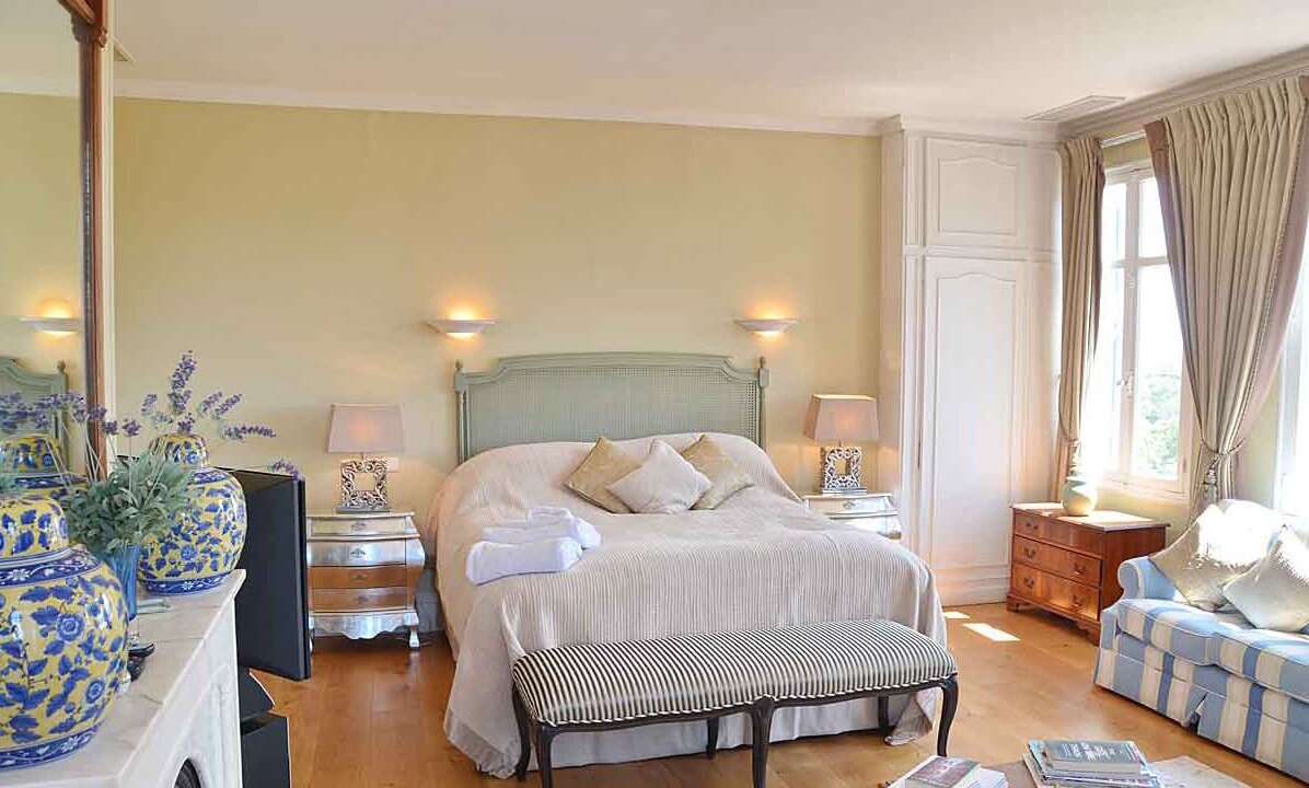 Photo of Bedroom in Mandelieu-La-Napoule