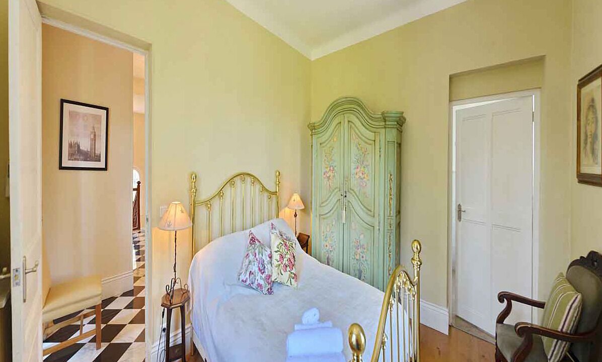 Photo of Bedroom in Mandelieu-La-Napoule
