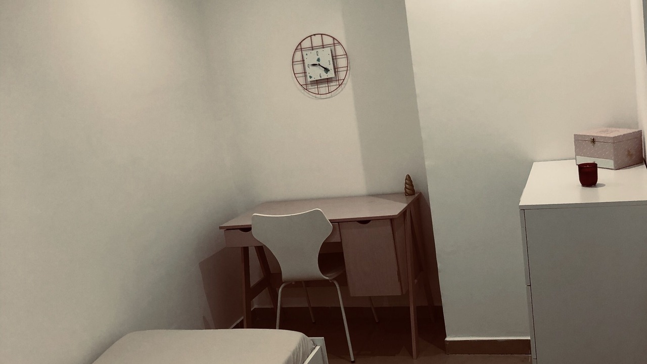 Photo of Bedroom in Prado - Republique
