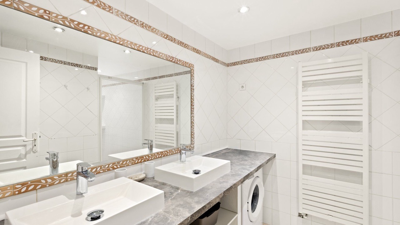 Photo of Bathroom in Biot