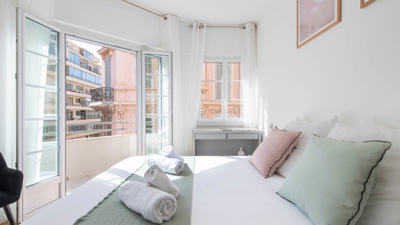 Photo of Bedroom in Cannes City Centre