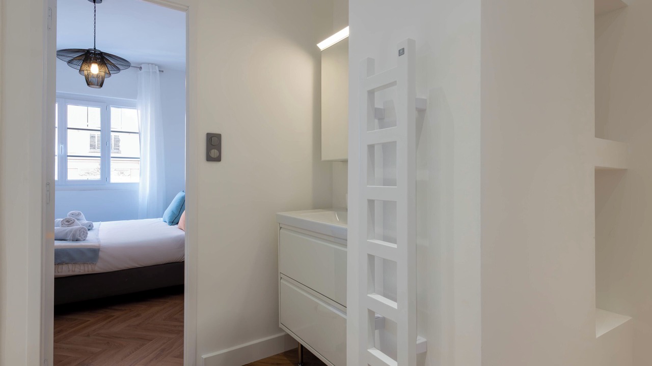 Photo of Bedroom in Cannes City Centre