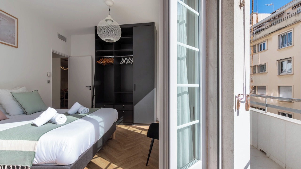 Photo of Bedroom in Cannes City Centre