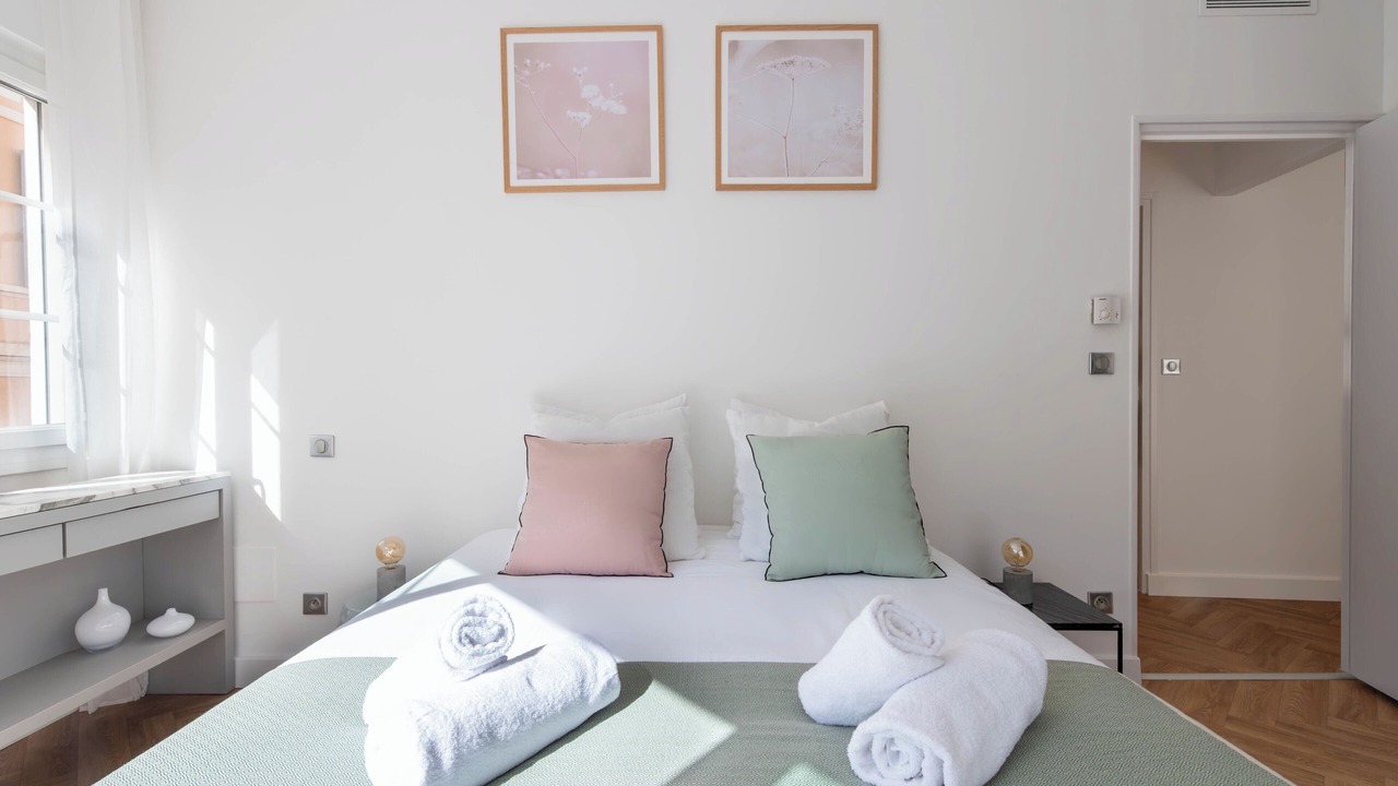 Photo of Bedroom in Cannes City Centre
