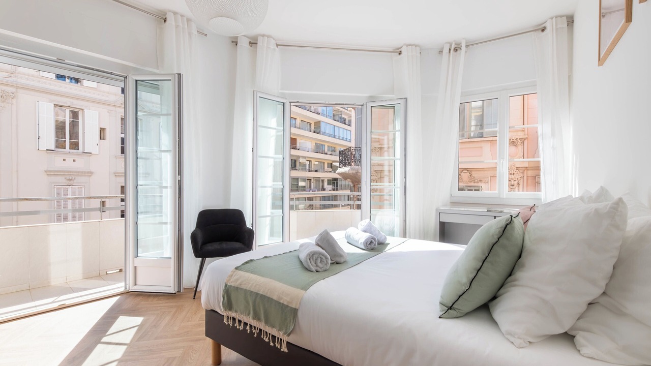 Photo of Bedroom in Cannes City Centre