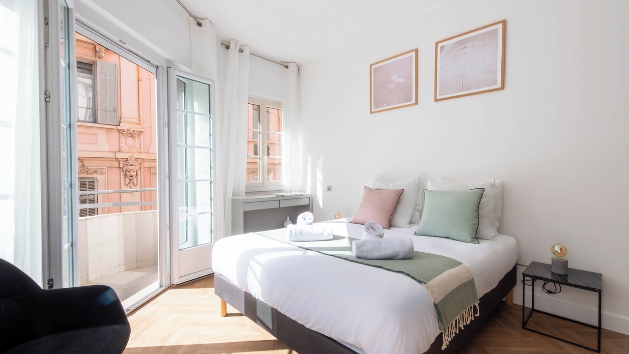 Photo of Bedroom in Cannes City Centre