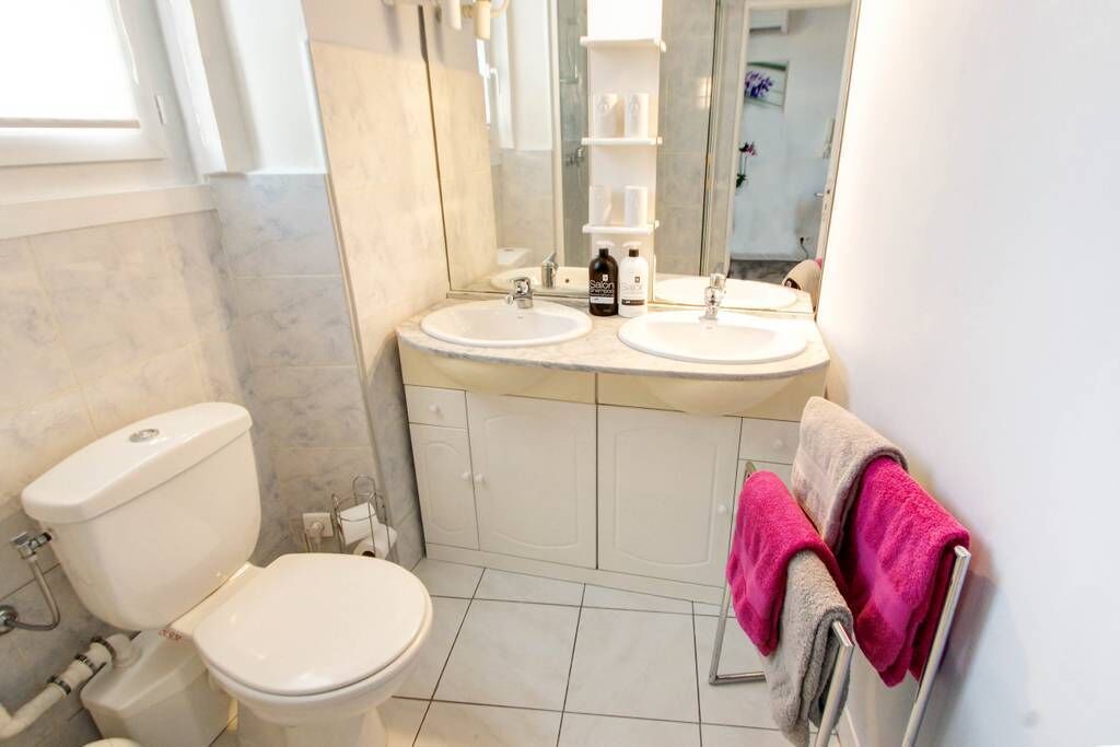 Photo of Bathroom in Cannes City Centre