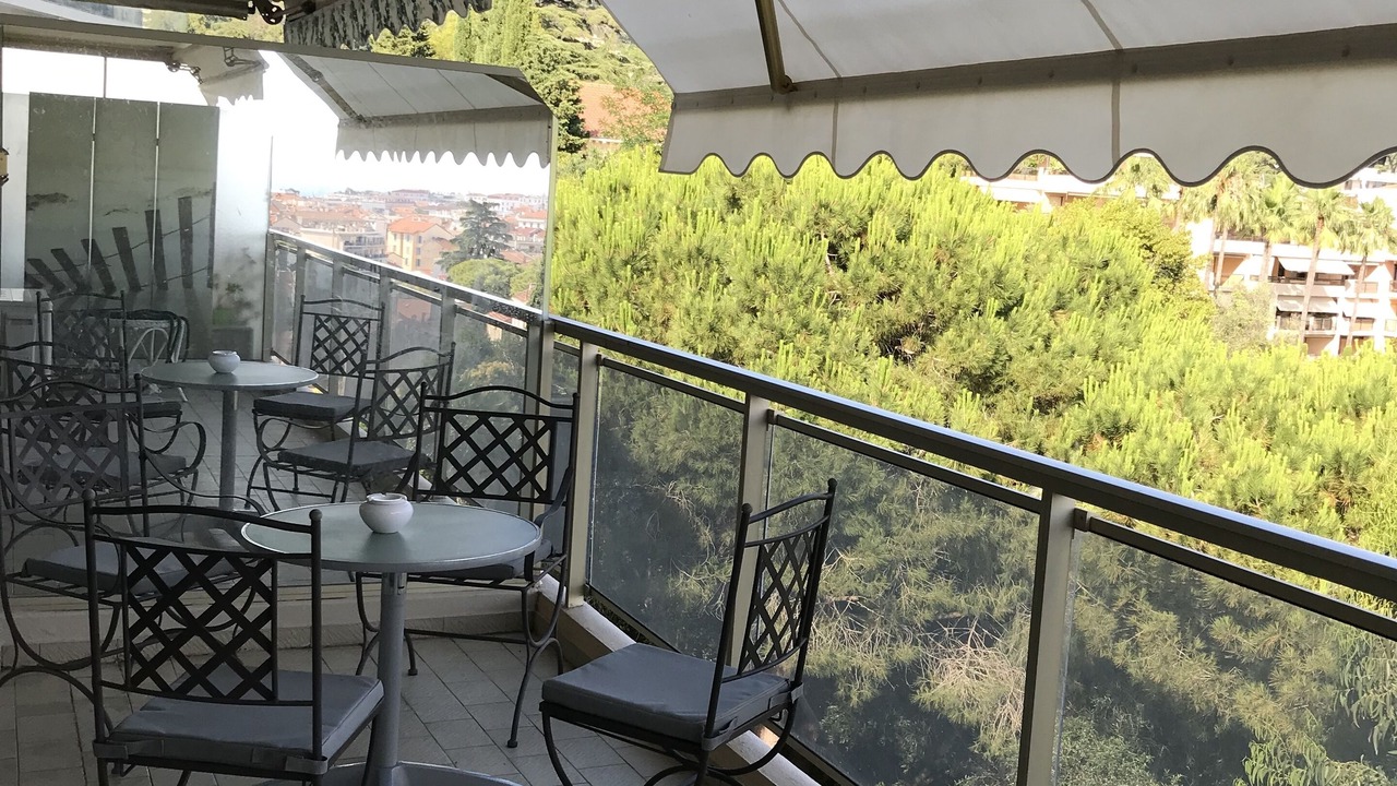 Photo of Outdoor in California - Pezou