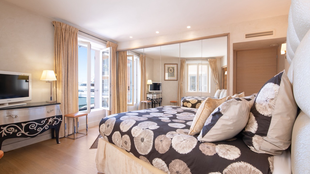 Photo of Bedroom in Saint-Tropez City Centre