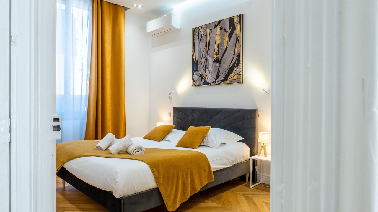 Photo of Bedroom in Cannes City Centre