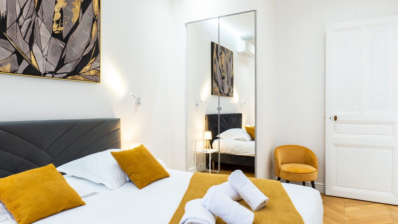 Photo of Bedroom in Cannes City Centre