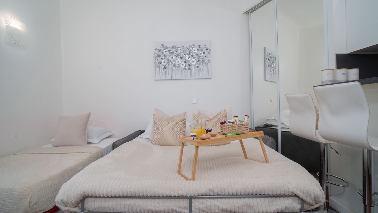 Photo of Bedroom in Cannes City Centre