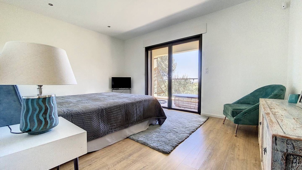 Photo of Bedroom in Sainte-Maxime - Saint-Tropez