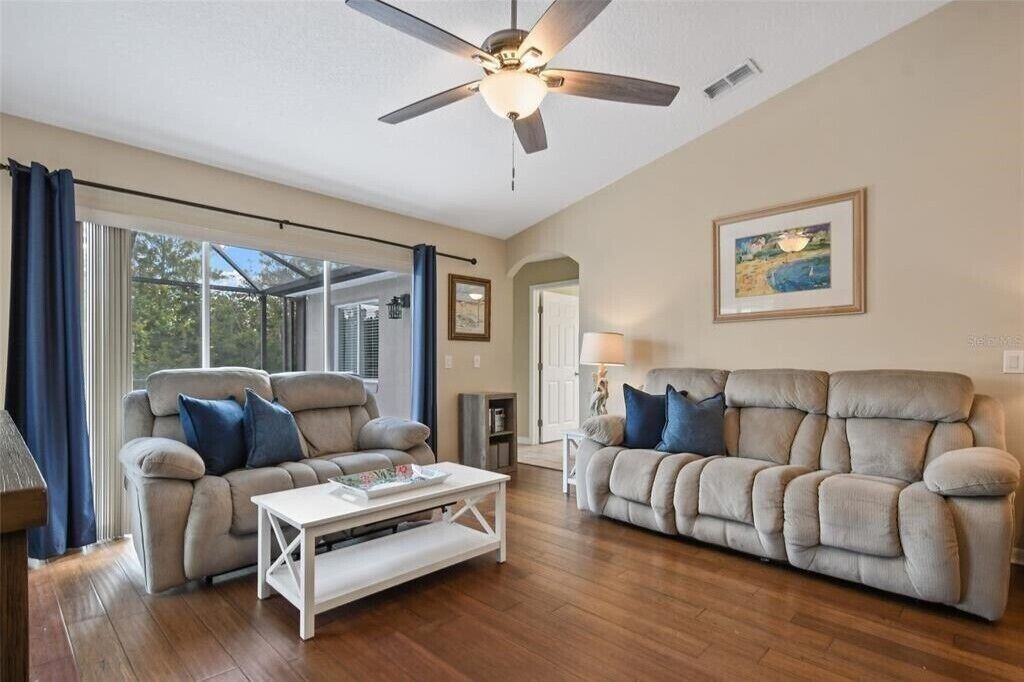 Photo of Livingroom in Thousand Oaks