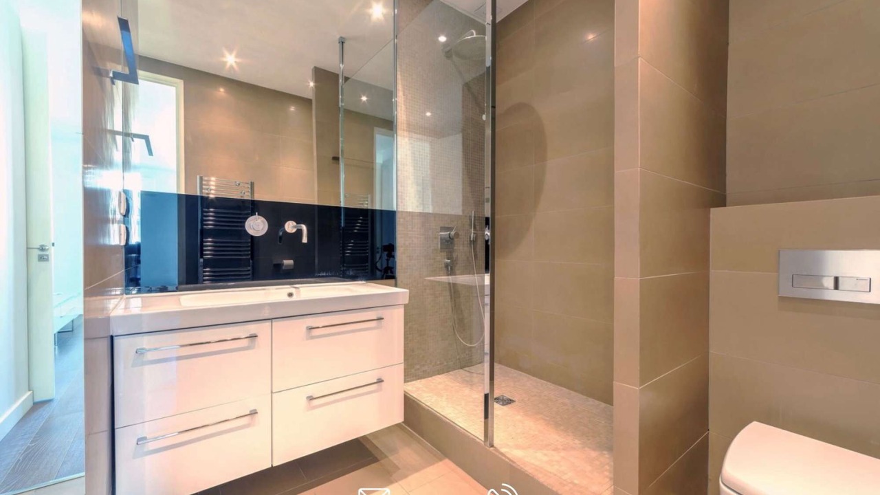 Photo of Bathroom in Cannes City Centre