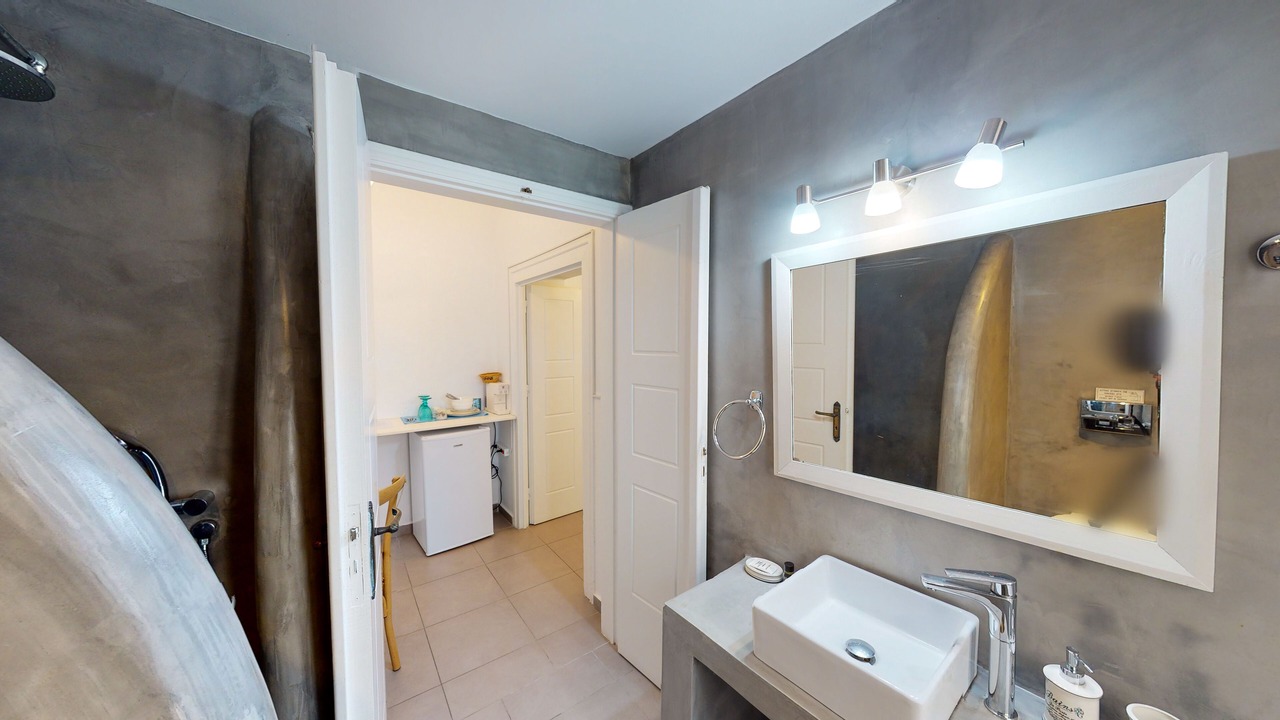 Photo of Bathroom in Fira