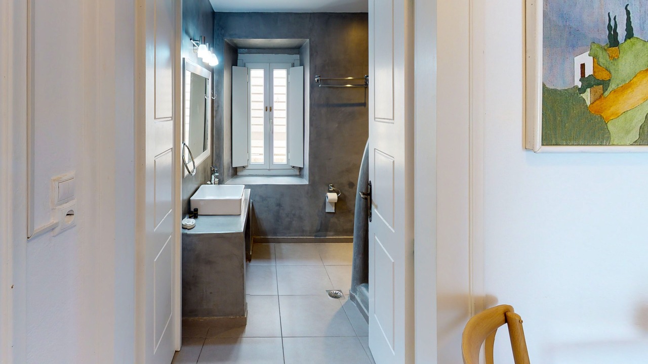 Photo of Bathroom in Fira