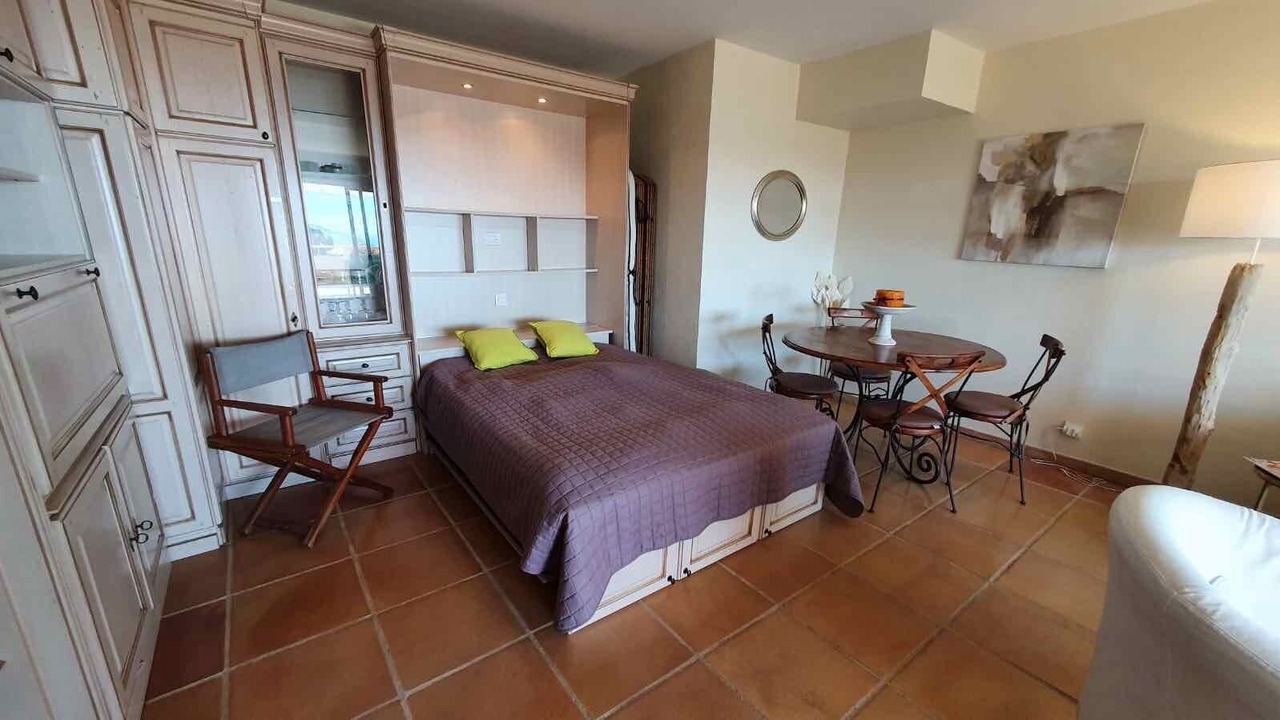 Photo of Bedroom in Mandelieu-La-Napoule