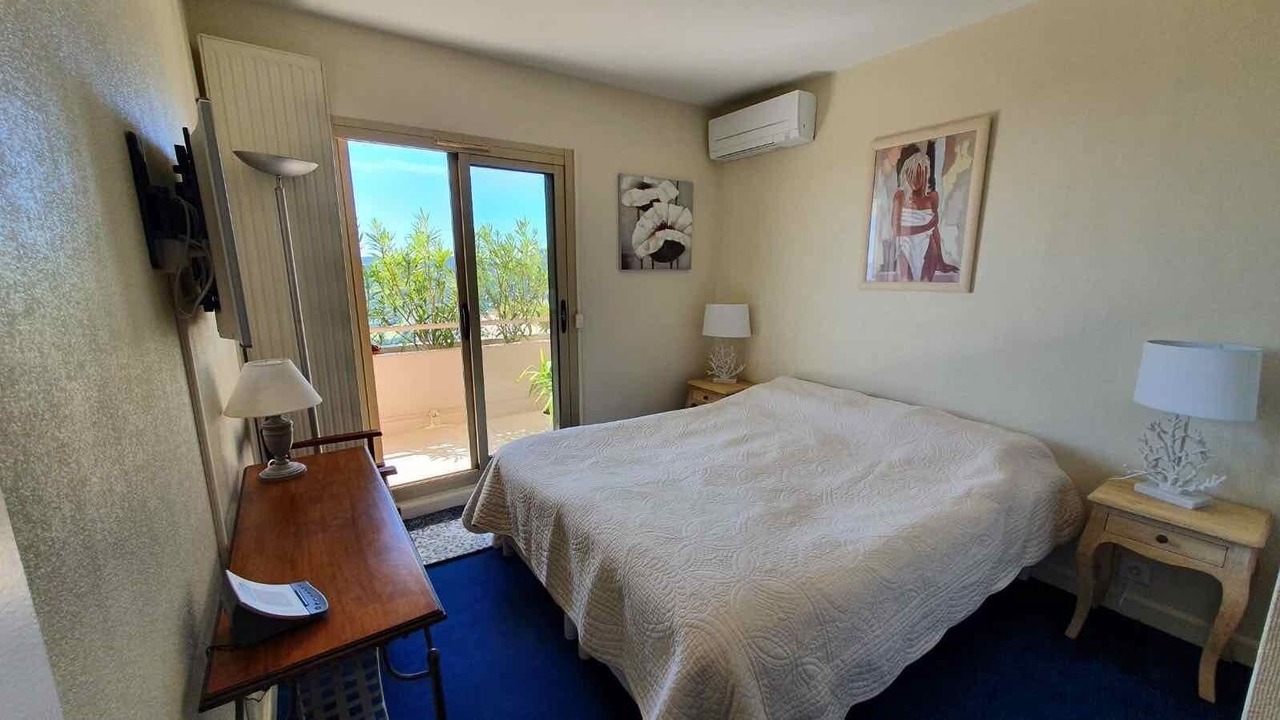 Photo of Bedroom in Mandelieu-La-Napoule