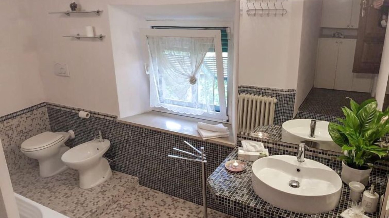 Photo of Bathroom in Buti