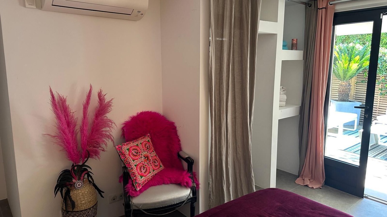 Photo of Bedroom in Saint-Tropez City Centre
