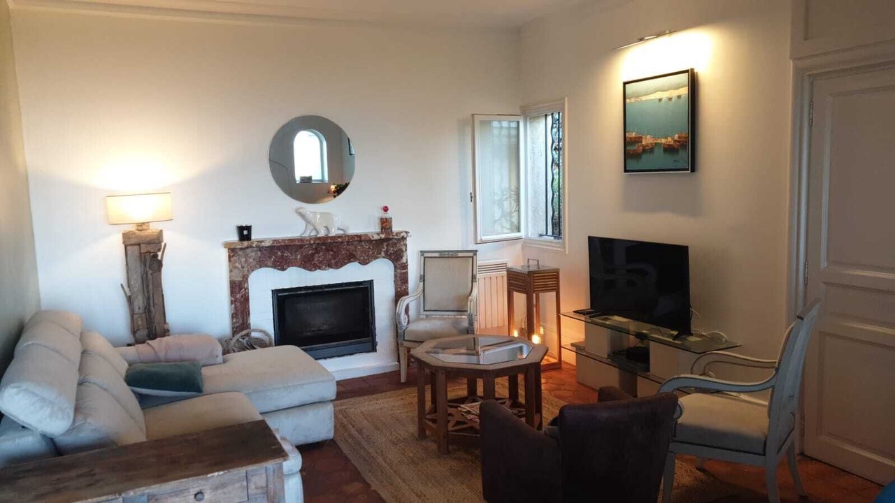 Photo of Livingroom in Gairaut