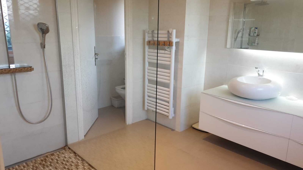 Photo of Bathroom in Gairaut