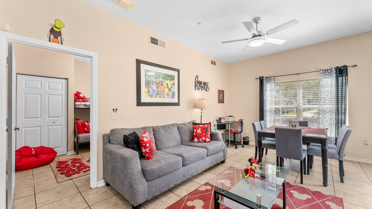 Photo of Livingroom in Venetian Bay Villages