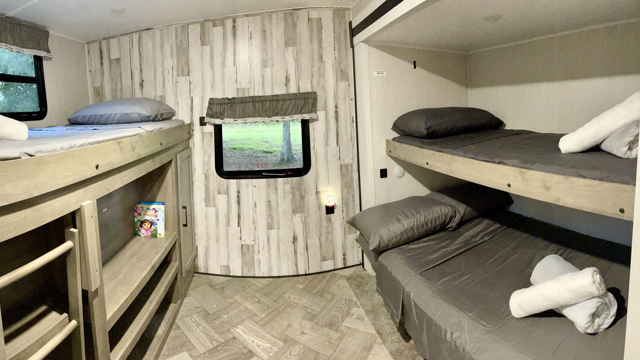 Photo of Bedroom in Seaboard Industrial