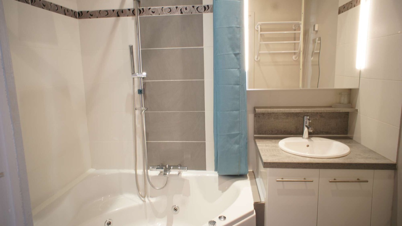 Photo of Bathroom in Quartier du Port