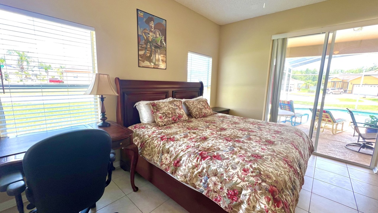 Photo of Bedroom in Crescent Lakes