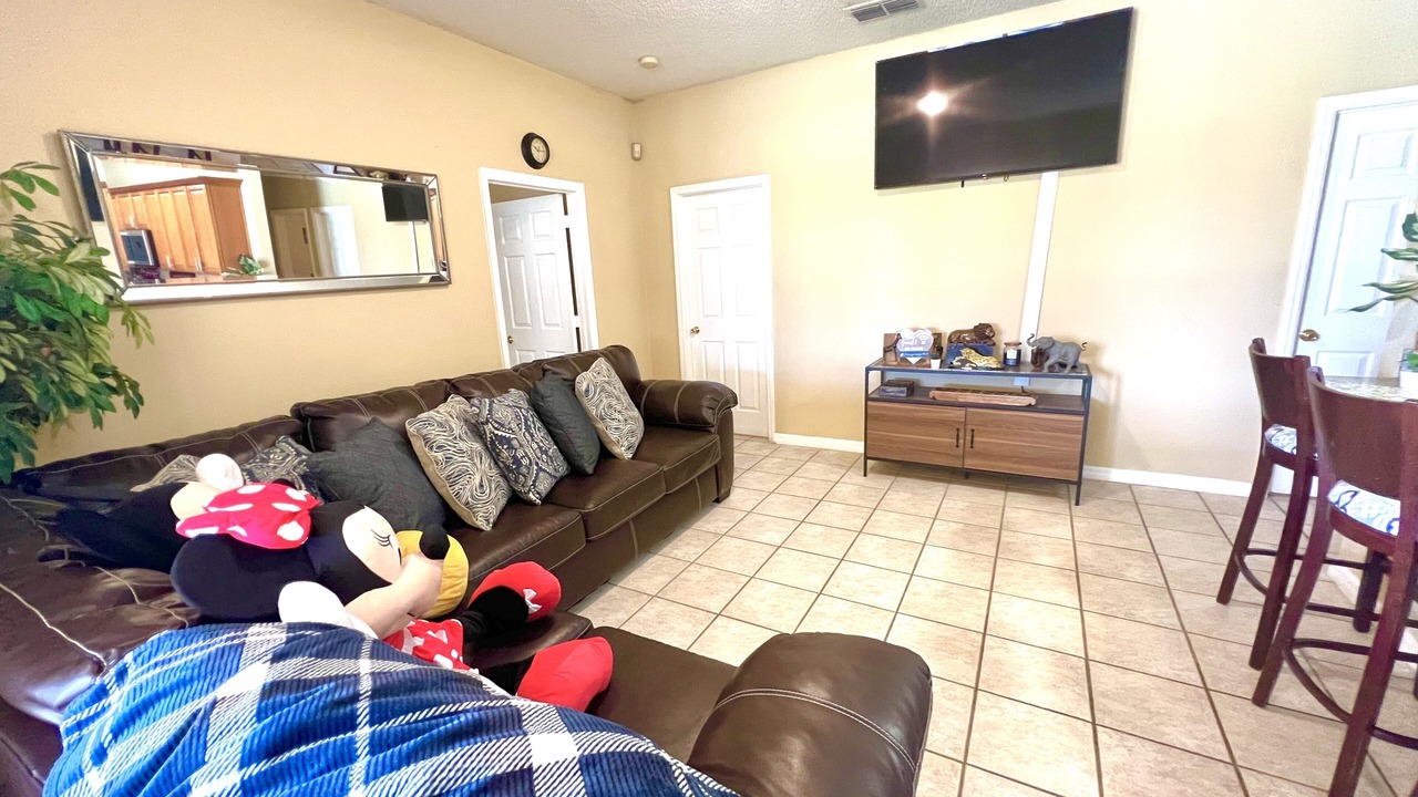 Photo of Livingroom in Crescent Lakes