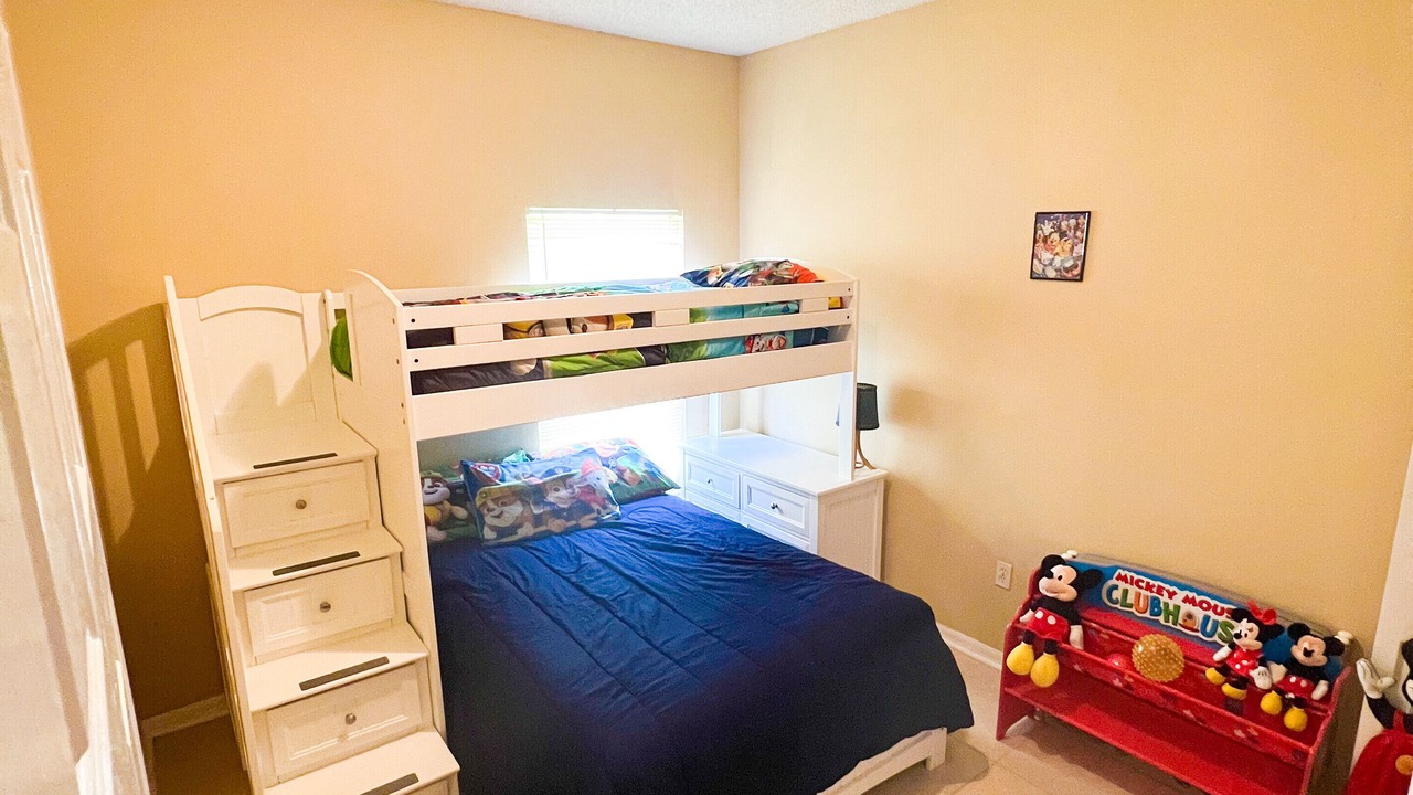 Photo of Bedroom in Crescent Lakes