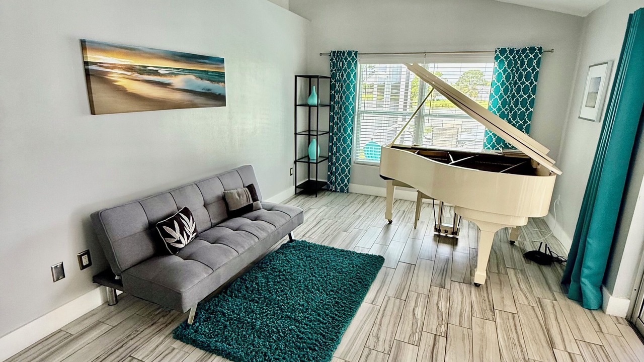 Photo of Livingroom in Lakeside Estates