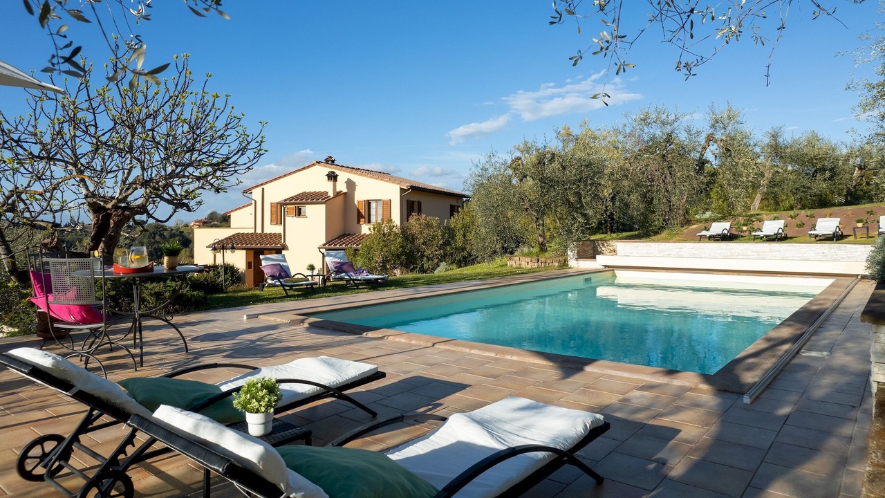 Photo of Outdoor in Lari