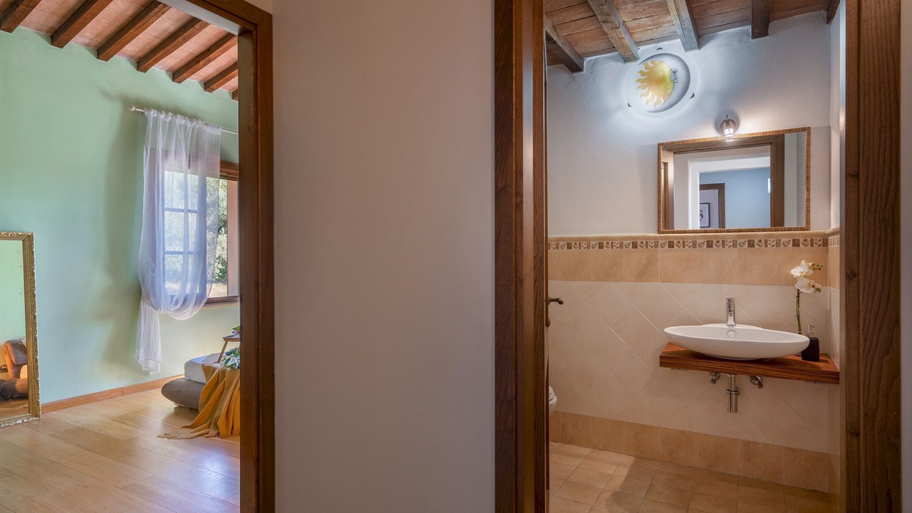 Photo of Bathroom in Lari